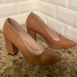 Block Heels • Size 7.5 • Carmel/Tan